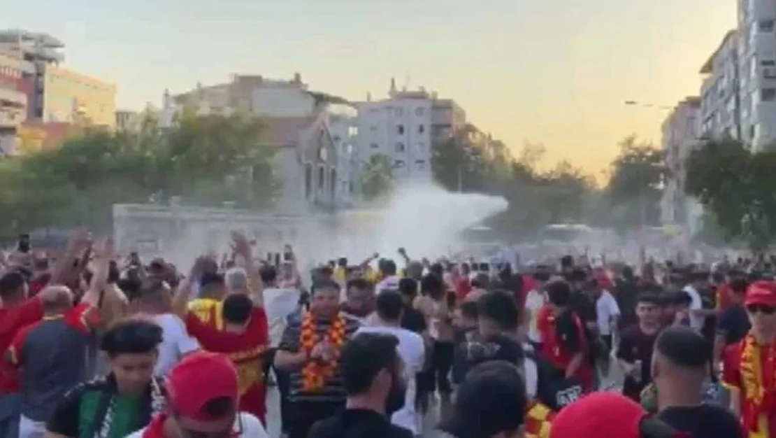 izmir-sokaklari-karisti-ali-koc