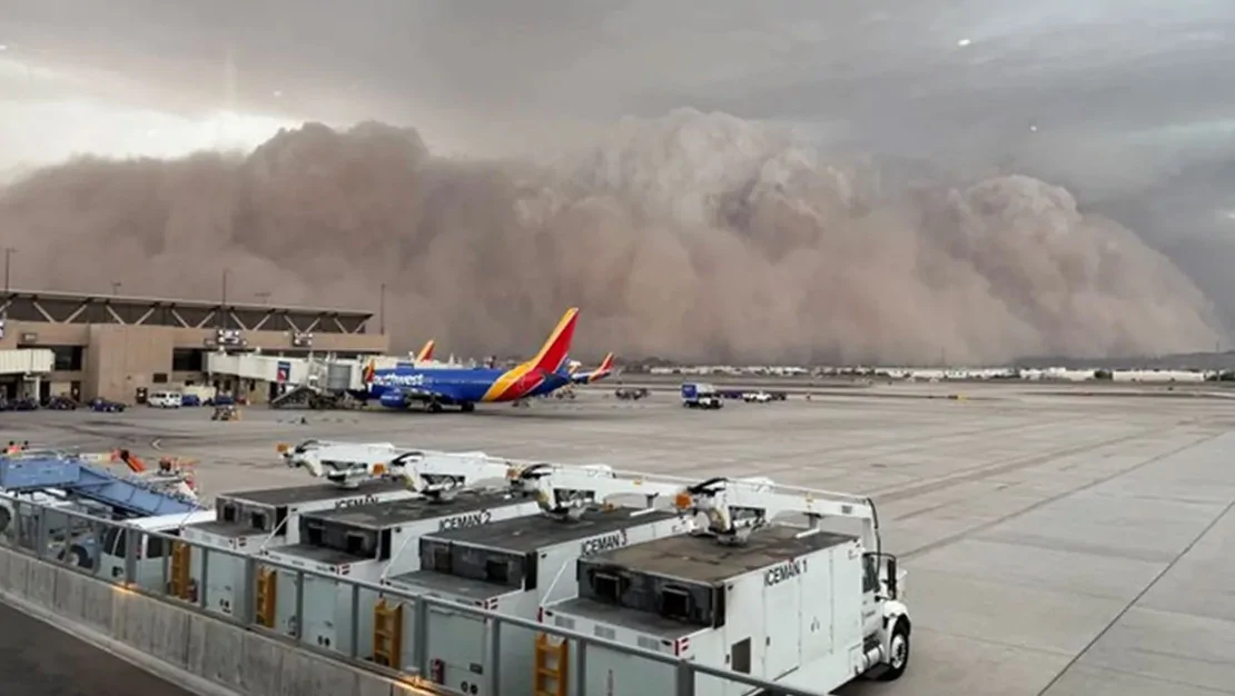 arizona-ya-dev-kum-firtinasi-vurdu