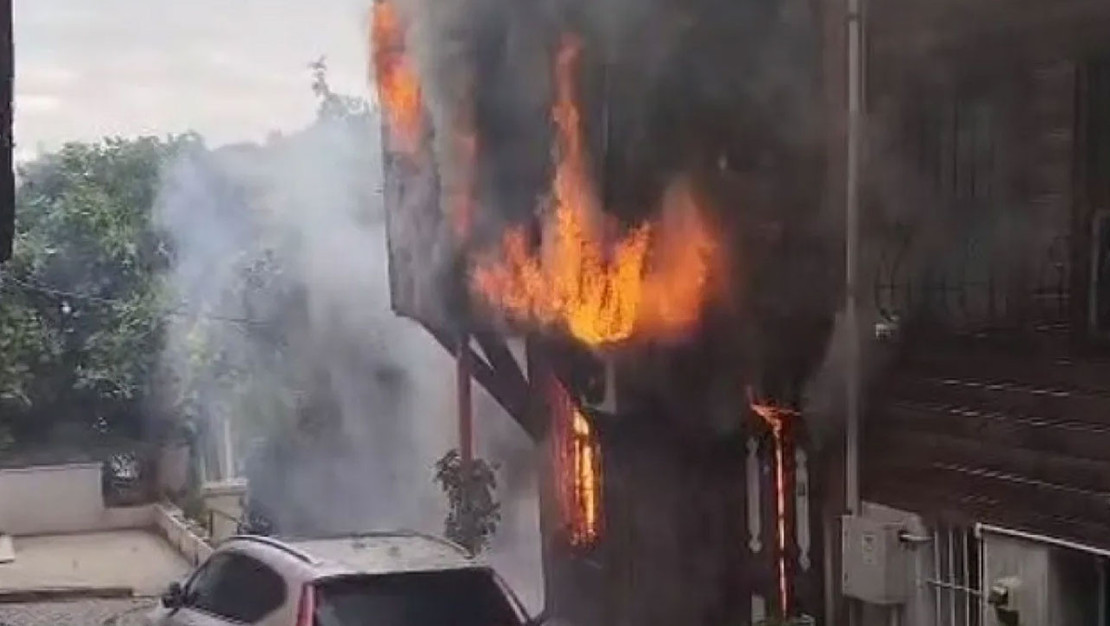 besiktas-ta-4-katli-bina-yanginda-kule-dondu