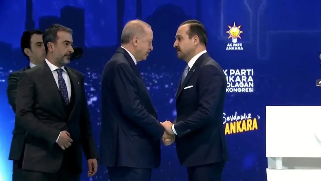 zorlu-ak-parti-ye-katildi-rozeti-takildi