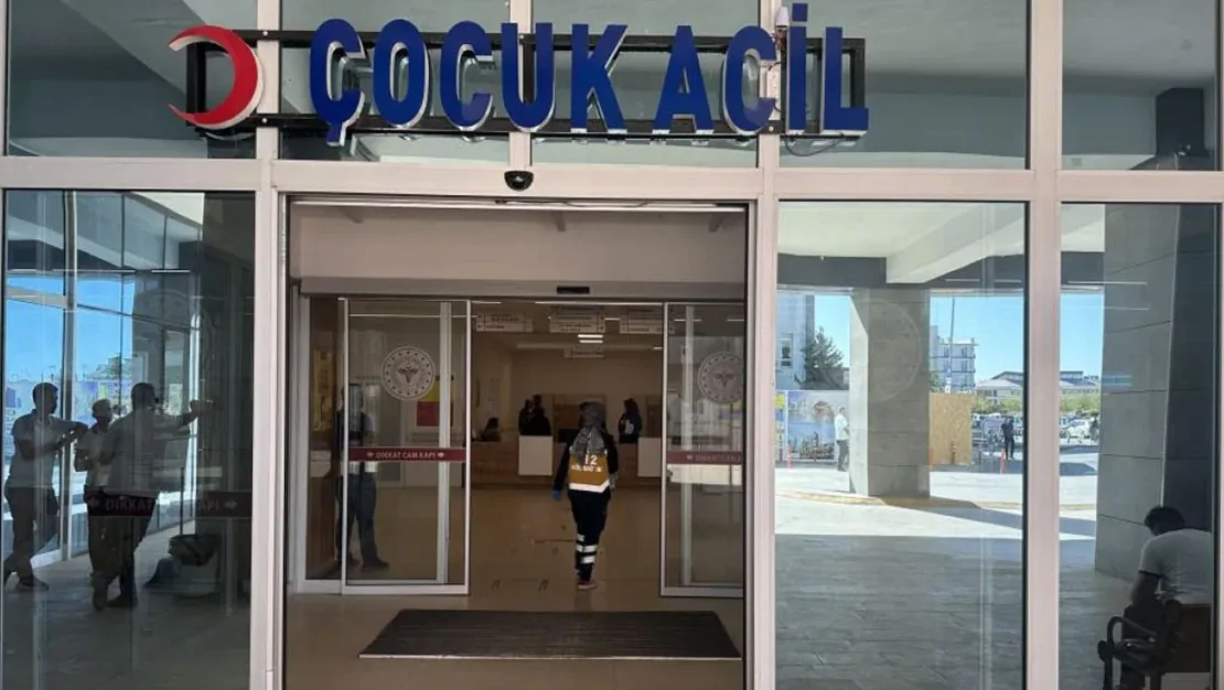 8-yasindaki-cocuk-bagajda-mahsur-kaldi