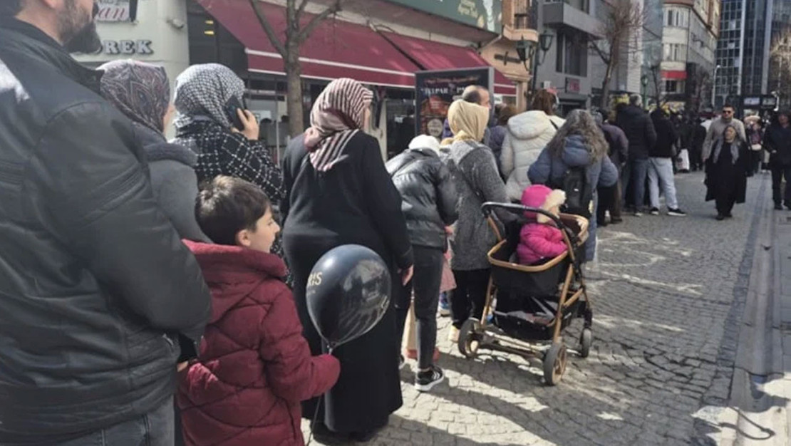 eskisehir-de-kampanya-nedeniyle-kalabalik-olustu