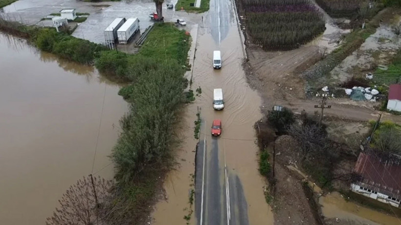 izmir-de-saganak-yagislar-tarim-arazilerini-olumsuz-etkiledi