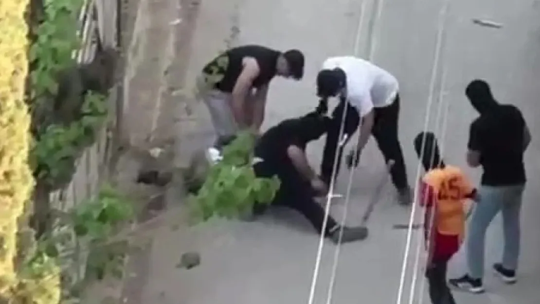 kar-maskeli-sahislar-sopa-ile-saldirdi