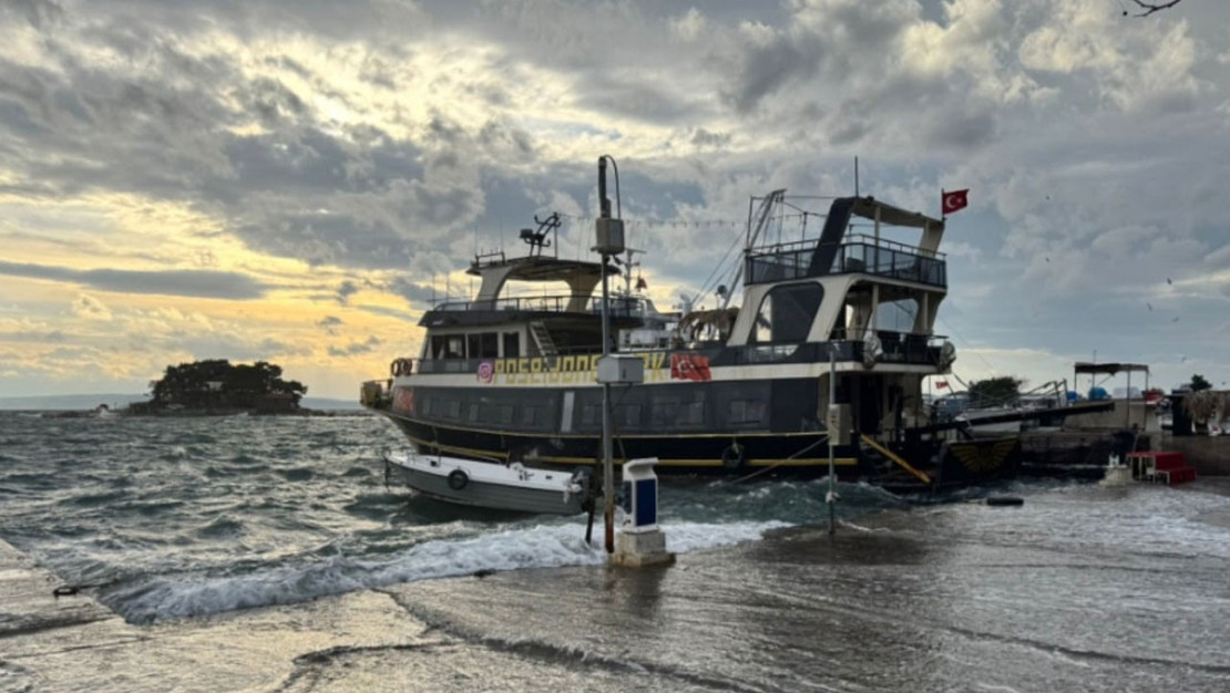 balikesir-erdek-te-lodos-hayati-olumsuz-etkiliyor