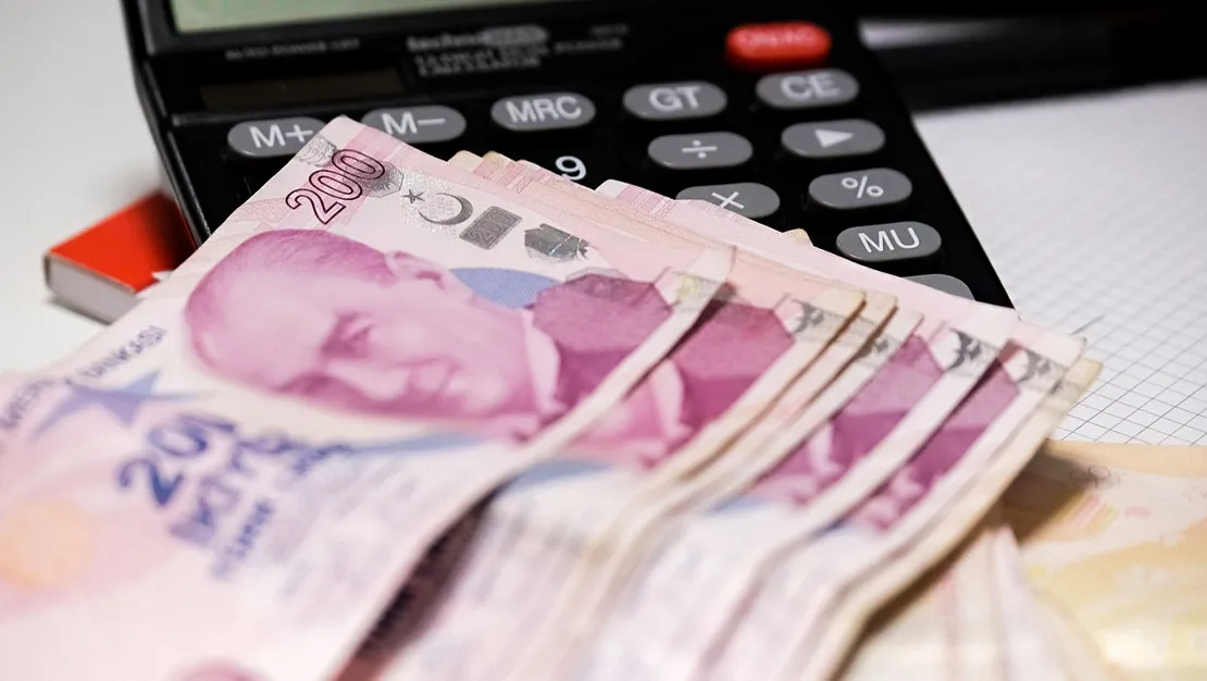 enflasyon-raporu-toplantisi-gerceklesti-baskan-karahan-yil-sonu-beklentilerini-acikladi-2025-yili-enflasyon-tahmini-yuzde-25-2026-yili-enflasyon-tahmini-yuzde-12-ara-zam-konusunda-karar-verici-degiliz-yuksek-enflasyon-ucretlerin-erimesine-neden-oluyor