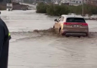 adana-da-saganak-yagis-togg-u-zorluga-sokmadi