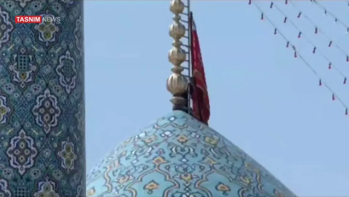 iran-cemkeran-camii-ne-kirmizi-bayrak-asti