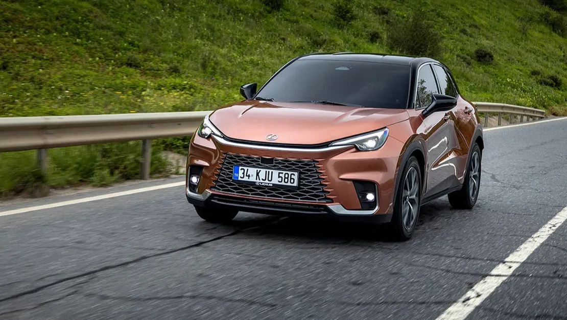 lexus-lbx-yilin-kucuk-suv-u-secildi