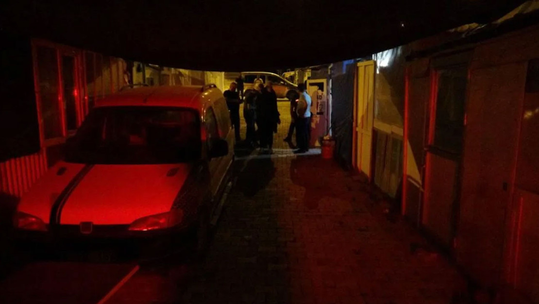 tuvalette-silahli-saldiri-a-o-k-yaralandi