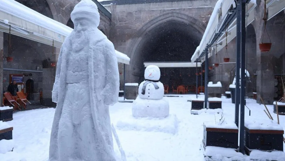 kar-heykeli-sanatcilarindan-mimar-sinan-a-ovgu