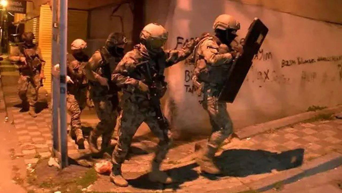 cekmekoy-de-narkotik-operasyonunda-silahli-catisma