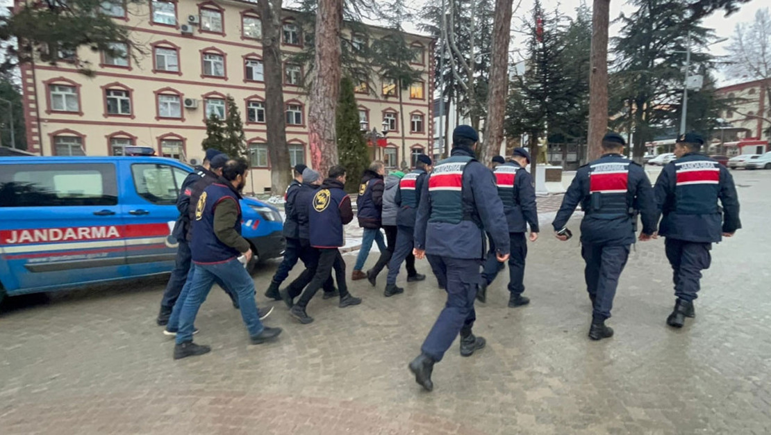 bilecik-te-dolandiricilik-operasyonu-bes-supheli-yakalandi