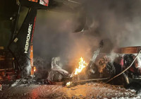 d-100-de-yangin-tekstil-yuklu-tir-kullanilamaz-hale-geldi