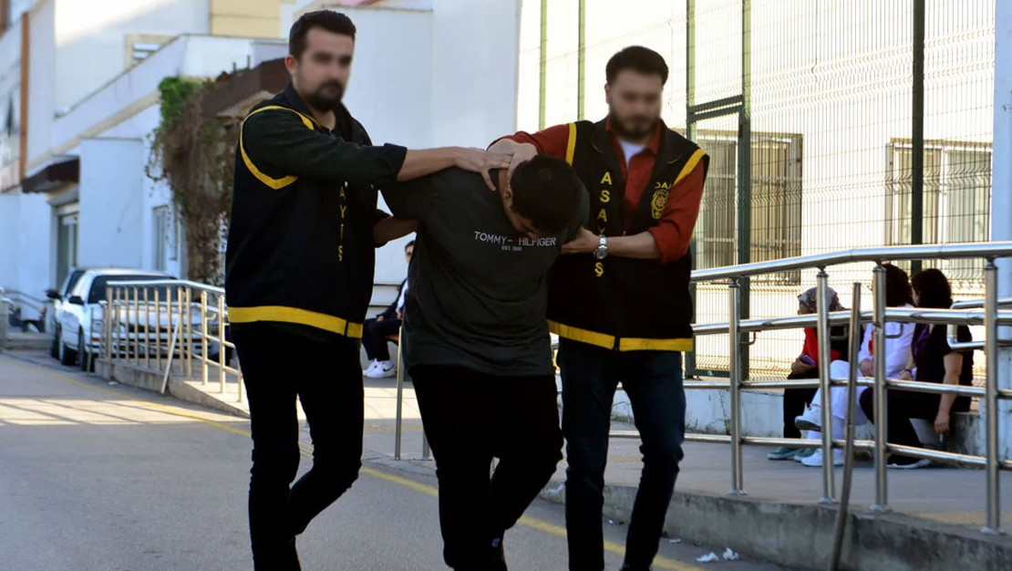 husumet-sonrasi-cinayet-genc-komsusunu-bicakladi