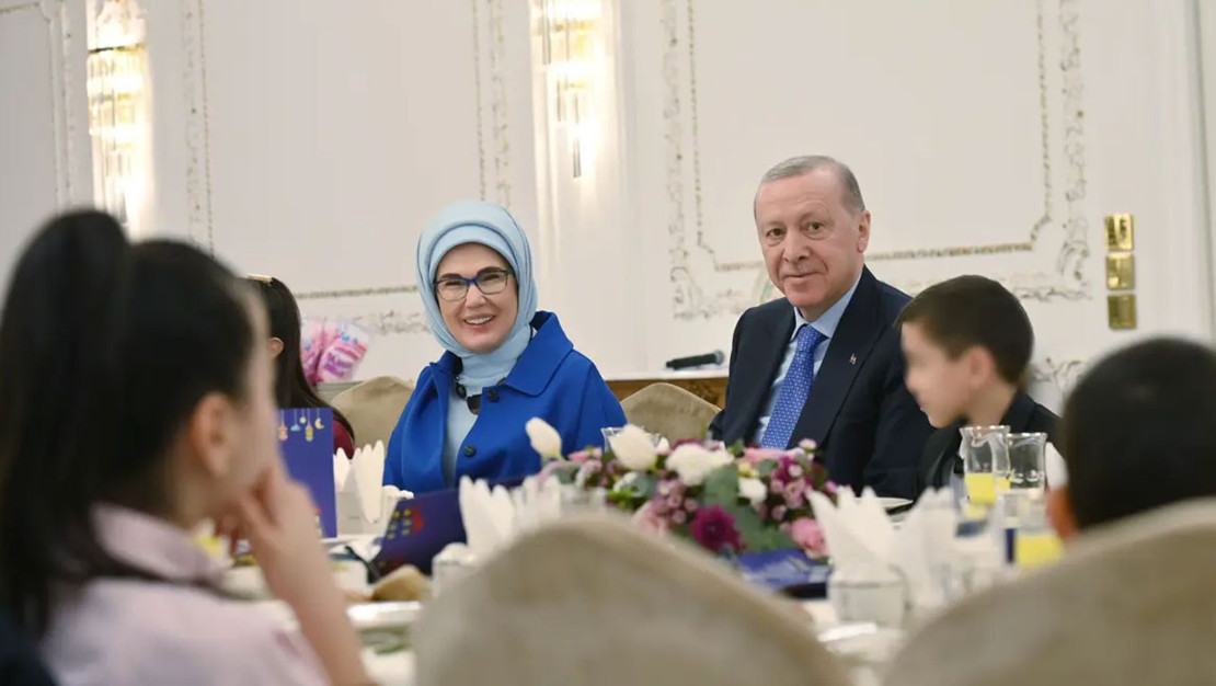 cumhurbaskani-erdogan-cocuklarla-iftar-programinda-bulustu