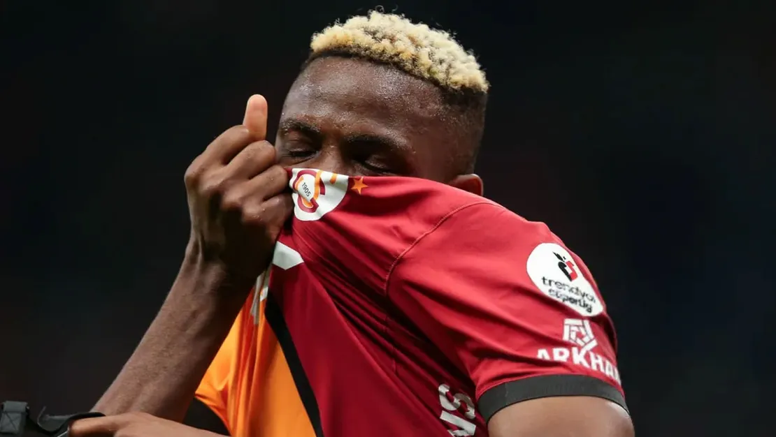galatasaray-victor-osimhen-ile-gorustu