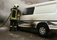 inonu-mahallesi-nde-minibus-yangini-kullanilamaz-hale-getirdi