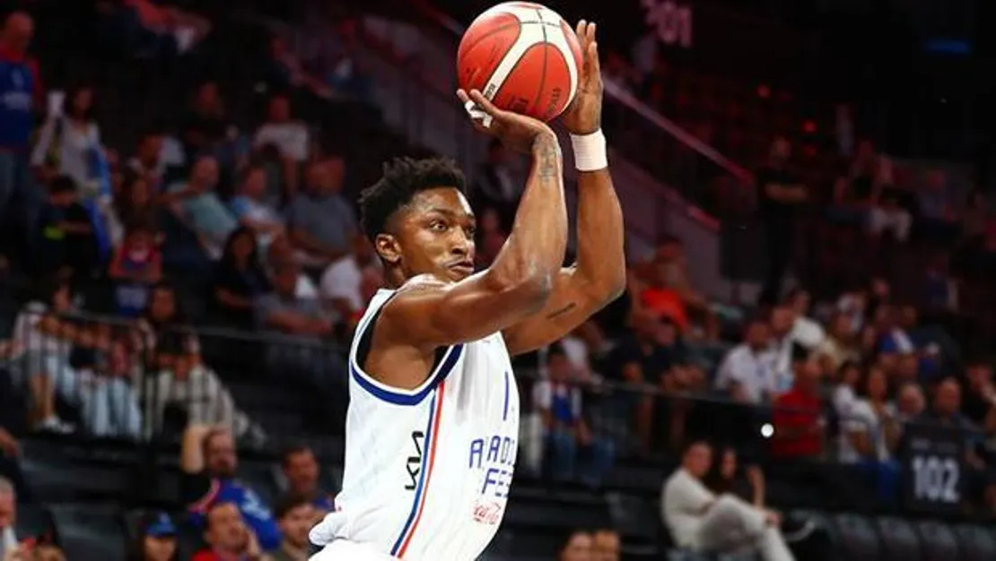 anadolu-efes-stanley-johnson-ile-ayrildi