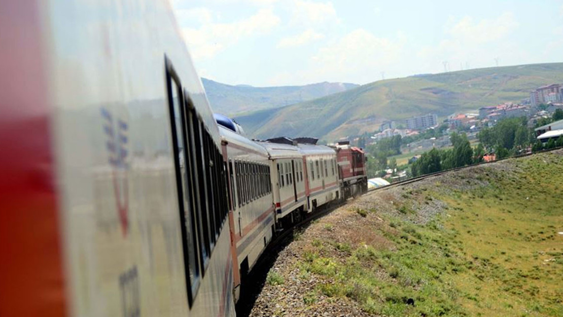 van-tahran-tren-seferleri-guvenlik-nedeniyle-durduruldu