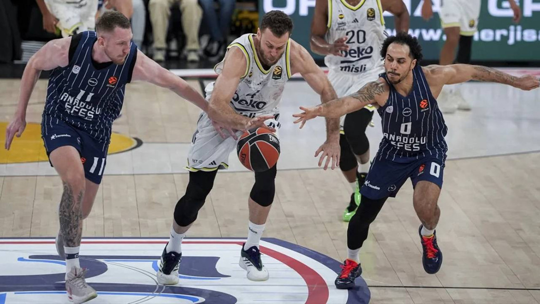 fenerbahce-beko-anadolu-efes-i-maglup-etti