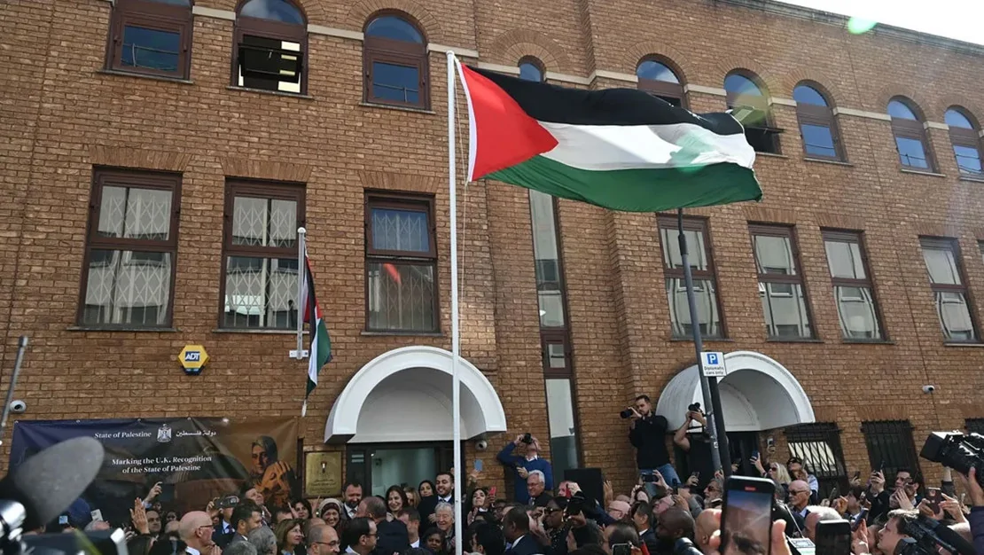 filistin-bayragi-londra-da-cekildi