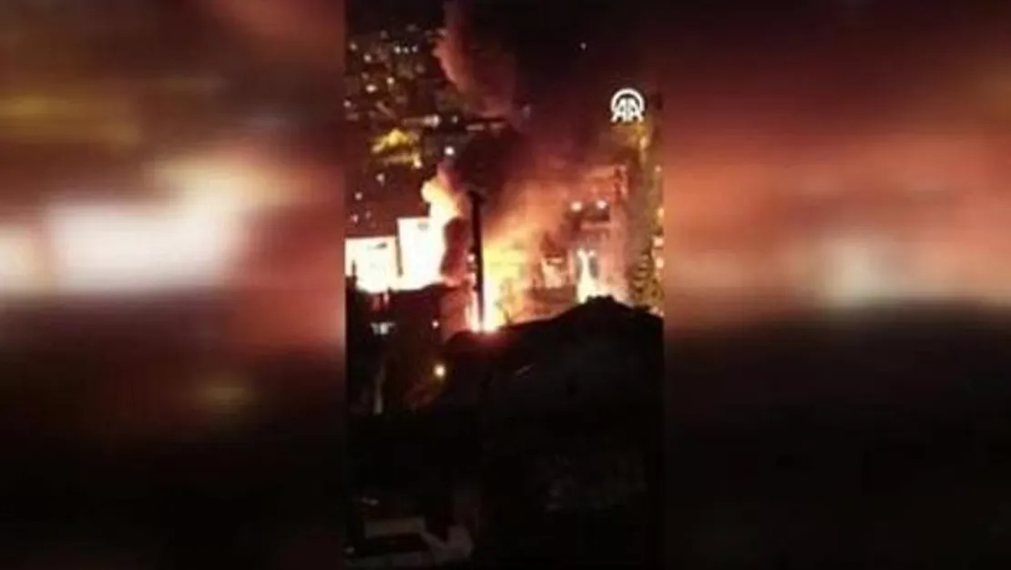 kocaeli-de-boya-deposunda-cikan-yangin