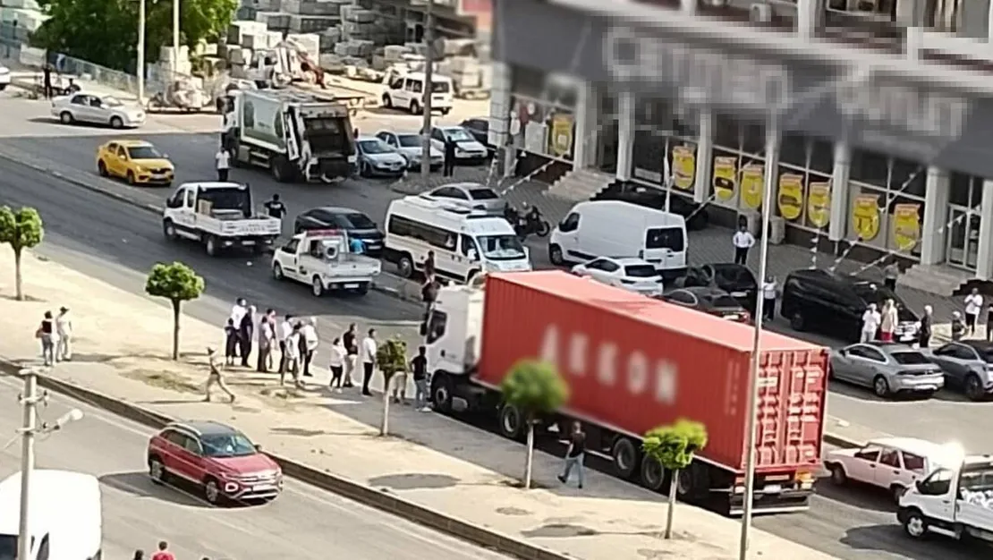 izmir-de-otomobile-saldiri-3-kisi-oldu