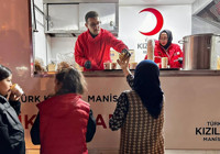 kizilay-mirac-kandili-nde-2-bin-500-kisiye-ikramda-bulundu