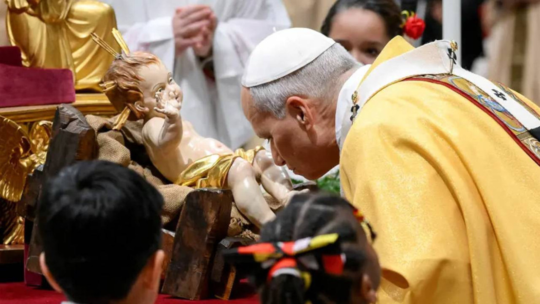 papa-14-uncu-leo-ilk-noel-ayinini-yonetti