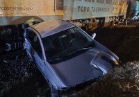 osmaniye-de-hemzemin-gecitte-tren-ile-otomobil-carpisti