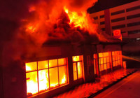 iskenderun-da-akaryakit-istasyonu-yanindaki-bina-yandi