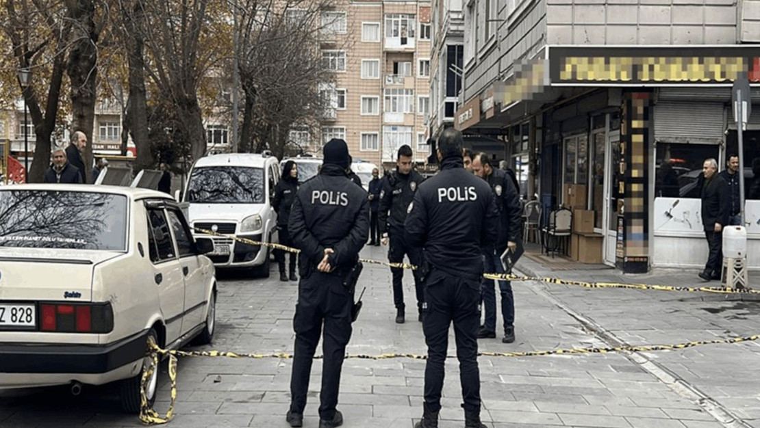 kayseri-de-hirdavatci-dehseti-uc-kisiyi-bicakladi