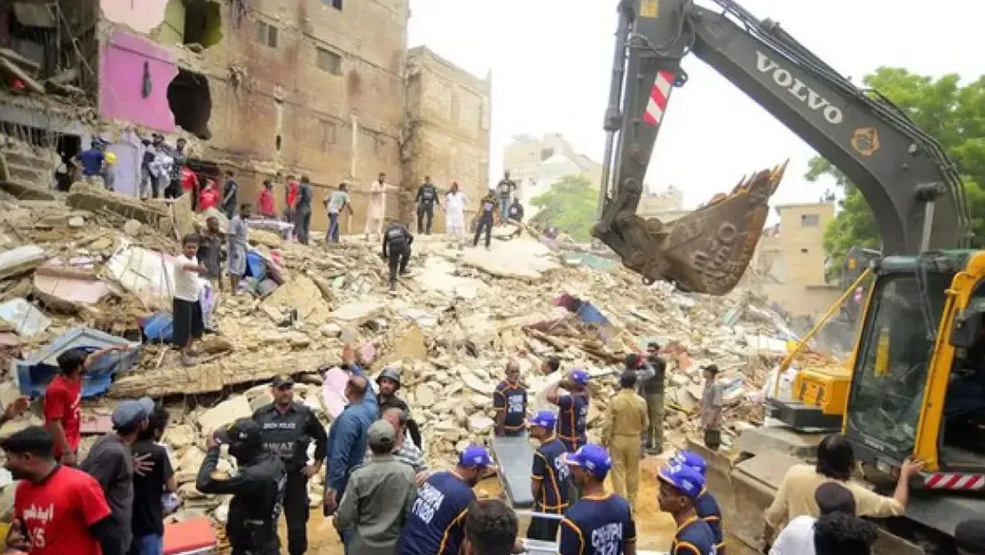 pakistan-da-5-katli-bina-coktu