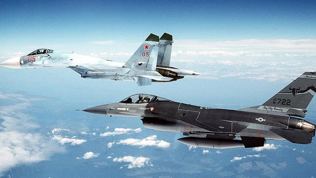 rus-jetleri-alman-firkateyninin-ustunden-ucus-yapti