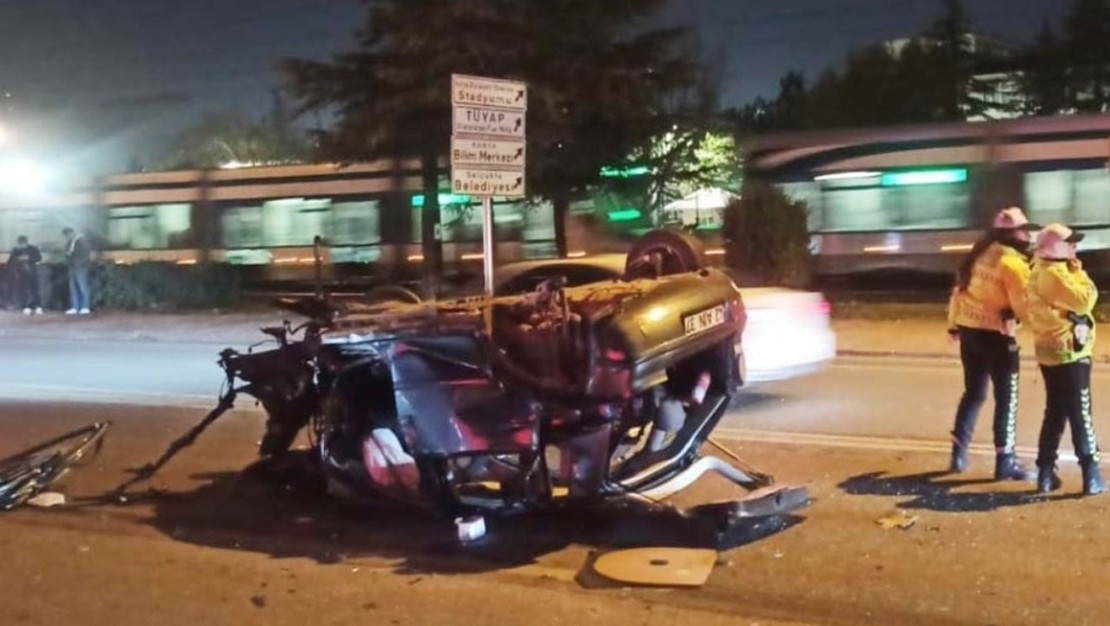 konya-da-takla-atan-aracta-iki-yarali