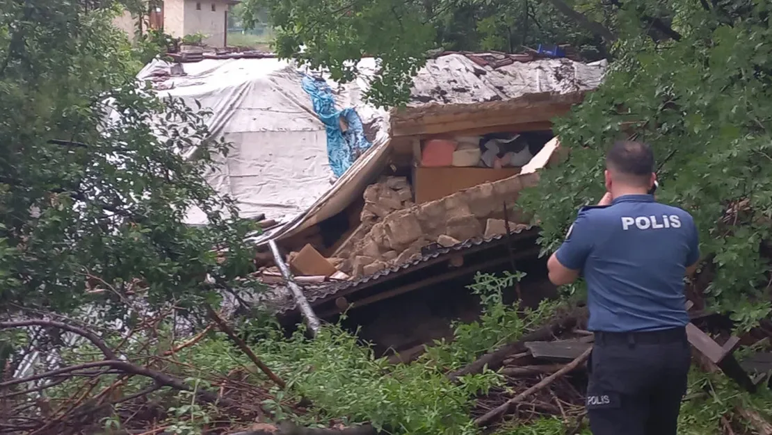 malatya-da-ev-goctu-3-kisi-kurtarildi