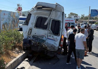 milas-ta-minibus-ile-cekici-carpisti-1-olu-10-yarali