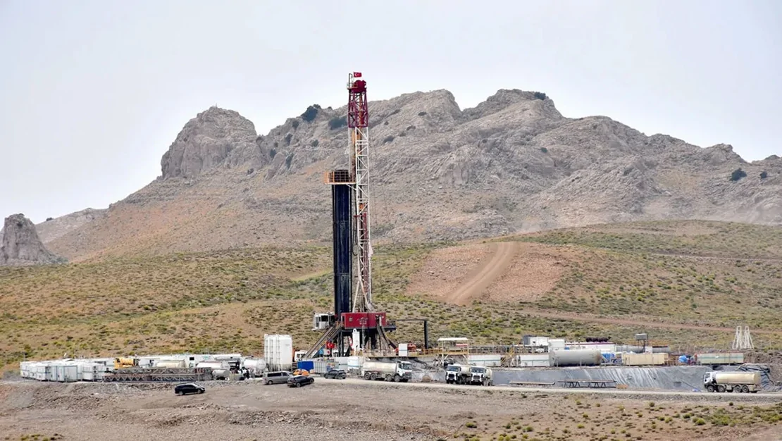 kato-dagi-nda-petrol-arama-devam-ediyor