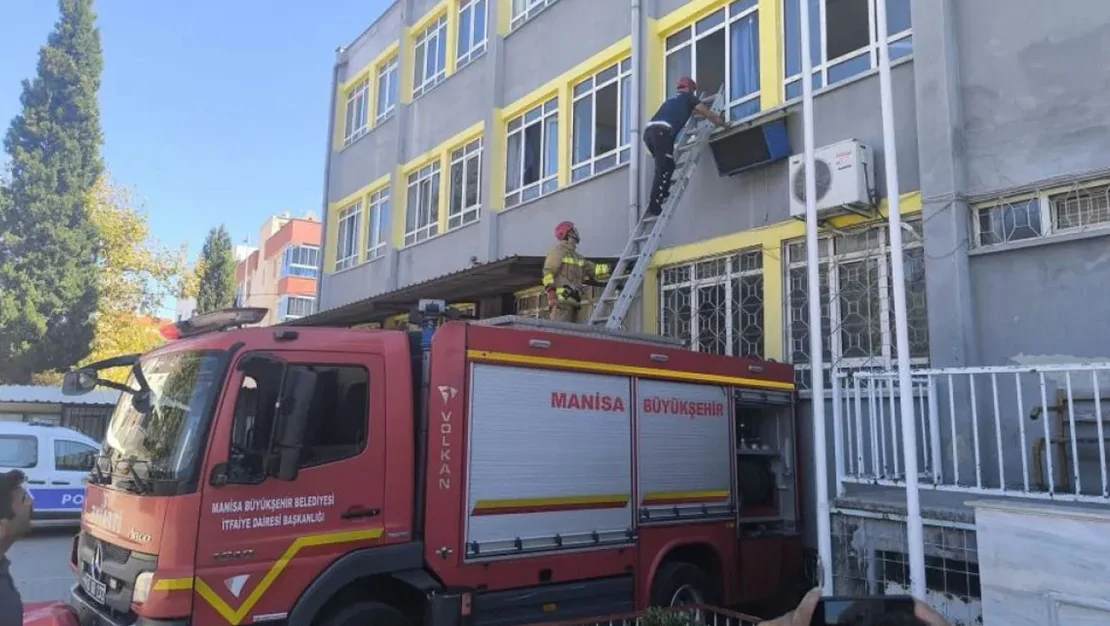 manisa-da-3-cocuk-okulda-mahsur-kaldi