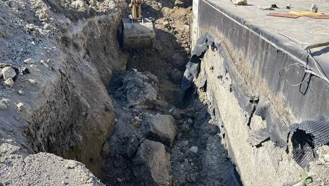 iki-isci-gocuk-altinda-kaldi