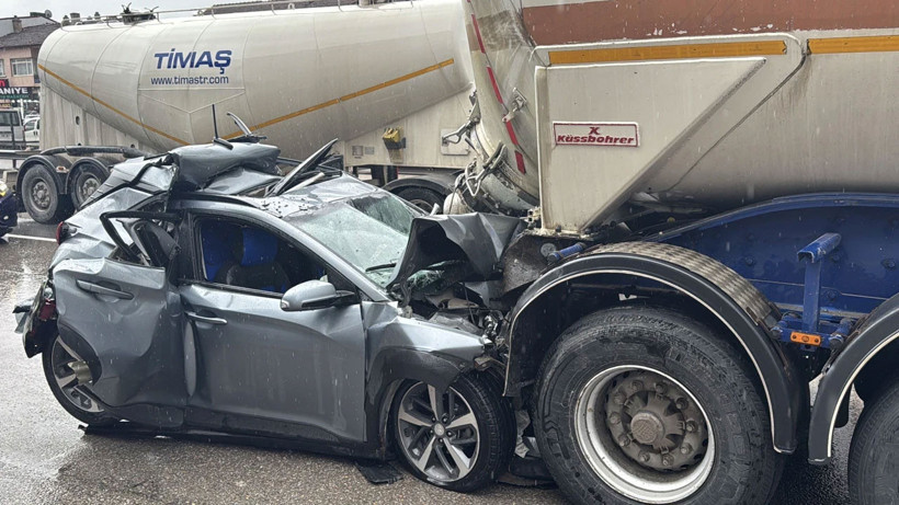 kocaeli-de-zincirleme-trafik-kazasinda-iki-yarali