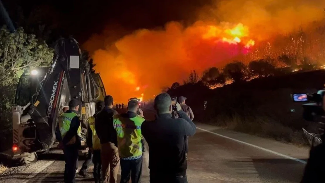 ekmekci-koyu-nde-yangin-evler-bosaltiliyor