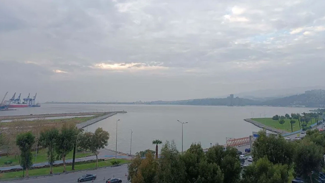 izmir-korfezi-nde-kirlilik-kotu-koku-yayiyor