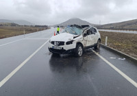 bolvadin-de-takla-atan-otomobilde-uc-yarali