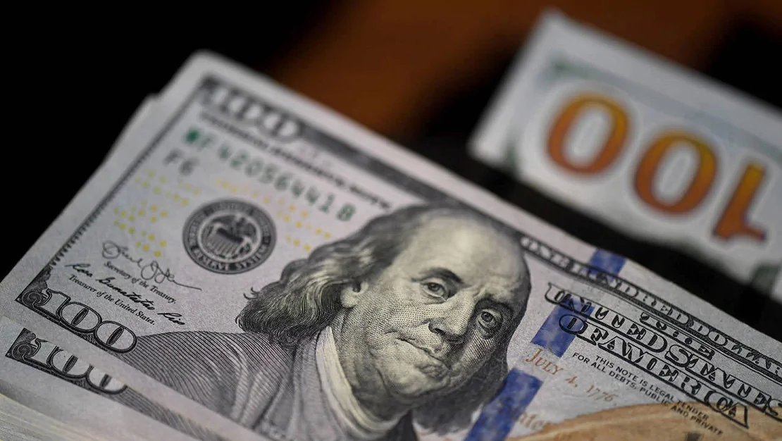 dolar-guclu-kalmaya-devam-ediyor