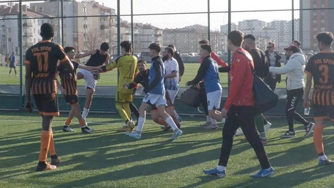 kayseri-de-amator-mac-sonrasi-kavga-cikti