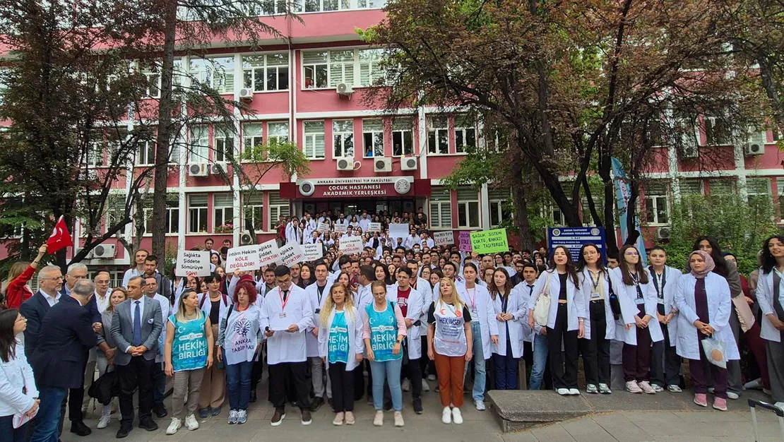 ankara-universitesi-tip-fakultesi-nde-siddet-protesto-edildi