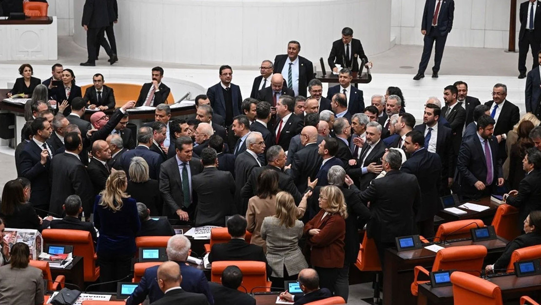 tbmm-genel-kurulu-nda-tabutlu-eylem-tansiyonu-yukseldi