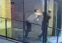 e-y-resepsiyonu-tekme-tokat-dovdu